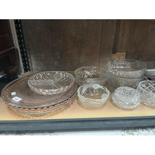 516 - Vintage crystal and glassware bowls and pink glass trays, approx 37cm Dia and smaller (10)