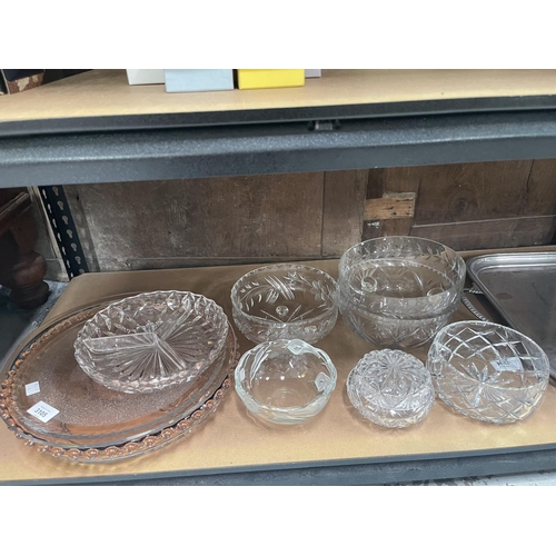 516 - Vintage crystal and glassware bowls and pink glass trays, approx 37cm Dia and smaller (10)