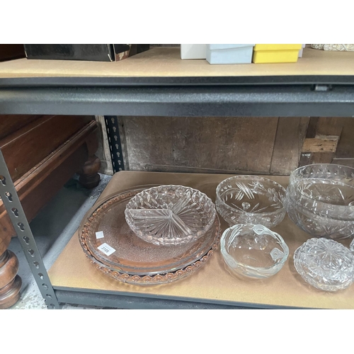 516 - Vintage crystal and glassware bowls and pink glass trays, approx 37cm Dia and smaller (10)