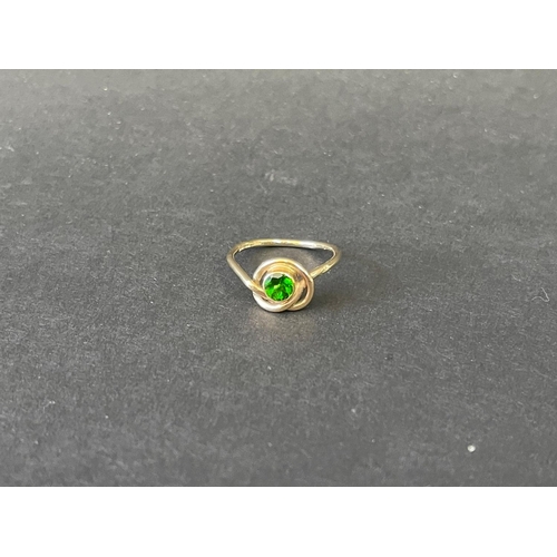 169 - Hallmarked 9ct gold knot designed ring set with green stone. Purchased from Stone Gallery, Burford U... 