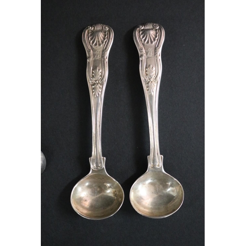 199 - Four antique Kings Pattern condiments spoons, approx 65 grams (4)