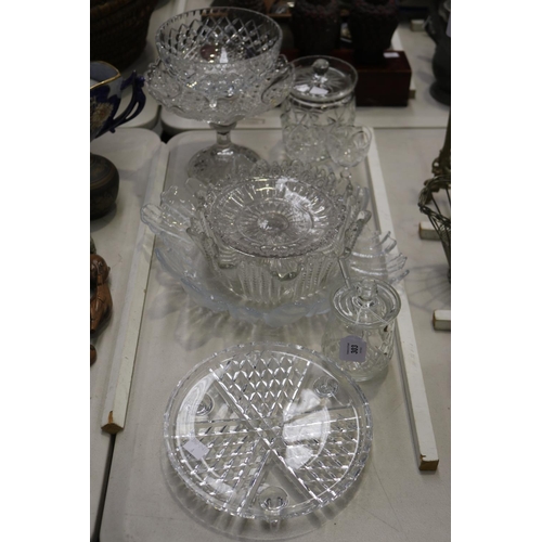 630 - Assortment of crystal and glass to include comports and dishes etc, approx 38cm W and smaller