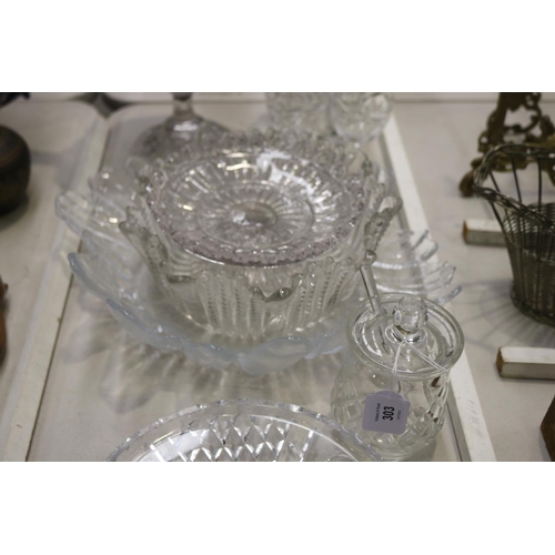 630 - Assortment of crystal and glass to include comports and dishes etc, approx 38cm W and smaller