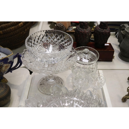 630 - Assortment of crystal and glass to include comports and dishes etc, approx 38cm W and smaller