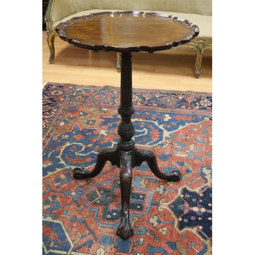 70 - Fine antique English George III mahogany snap top tea table, raised shaped Chippendale top edge, the... 