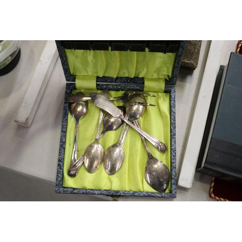 577 - Cased cutlery