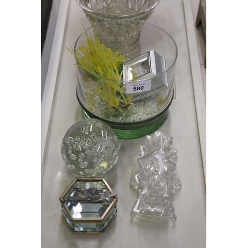 580 - Lot of glass, approx 17cm H x 23cm D and smaller