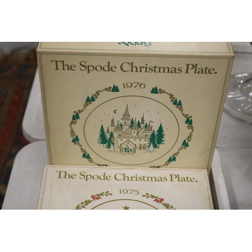 530 - Spode Christmas plates in original packaging 1972, 1975, 1976, approx 20cm D