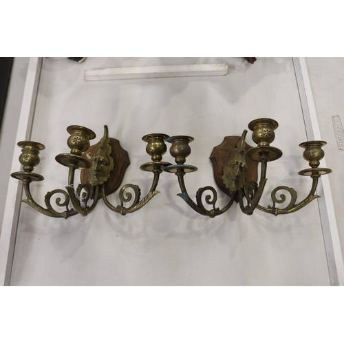 562 - Pair of wall sconces (2), each approx 18cm H x 27cm W