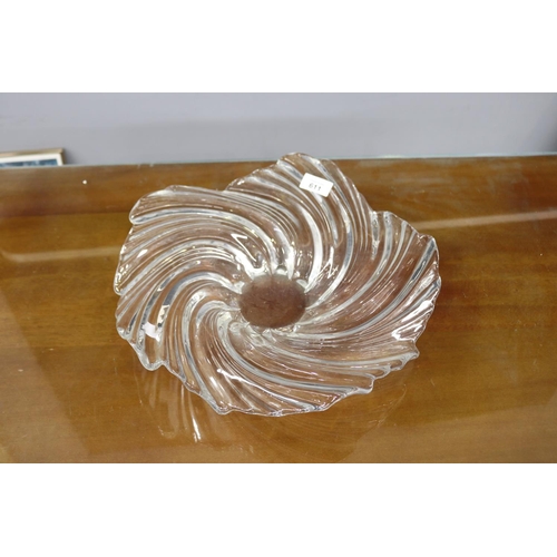 611 - Glass centre piece, approx 37cm W