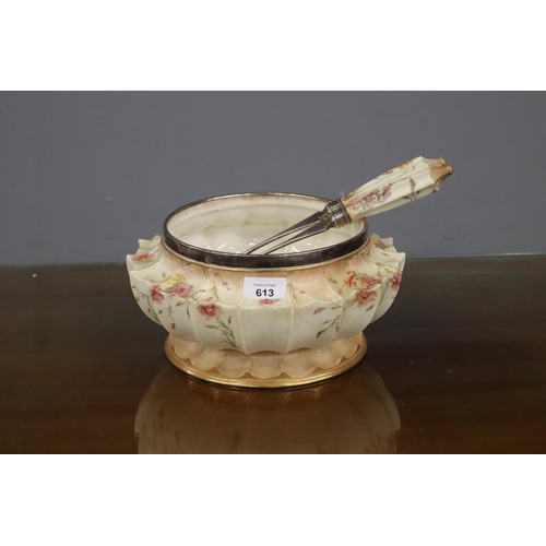 613 - Doulton salad bowl & servers (3), approx 14cm H x 27cm D