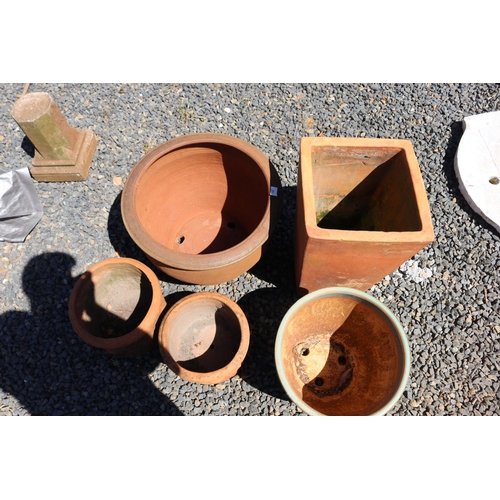 122 - Selection of terracotta garden pots, approx 38cm H x 52cm Dia and smalller