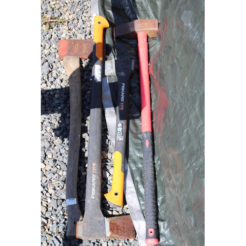 314 - Log splitter, axes, sledge hammer (4)