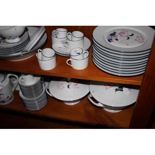 590 - Extensive Limoges Haviland Filets Faits Main, porcelain service, approx 21cm H and shorter