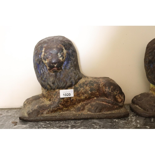 1020 - Pair of heavy cast iron lions, each approx 21cm H x 31cm L (2)
