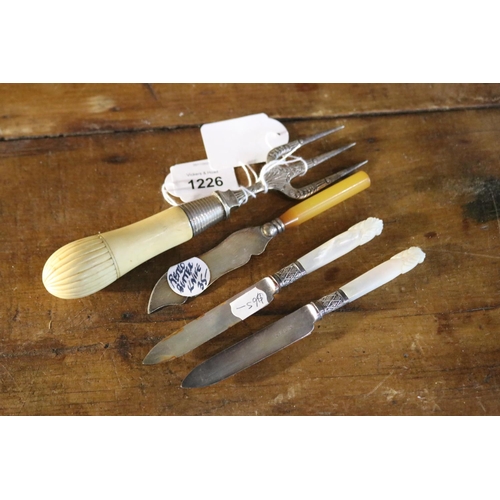 1226 - Assortment of utensils
