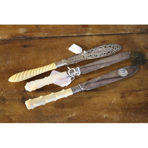 1228 - Three knives of various design