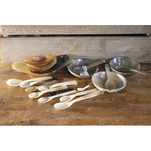 1240 - Assortment of horn dishes and spoons