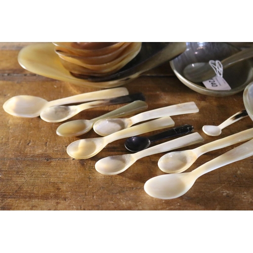 1240 - Assortment of horn dishes and spoons