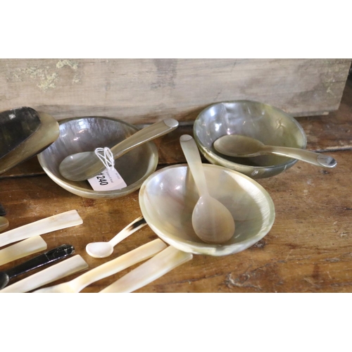 1240 - Assortment of horn dishes and spoons