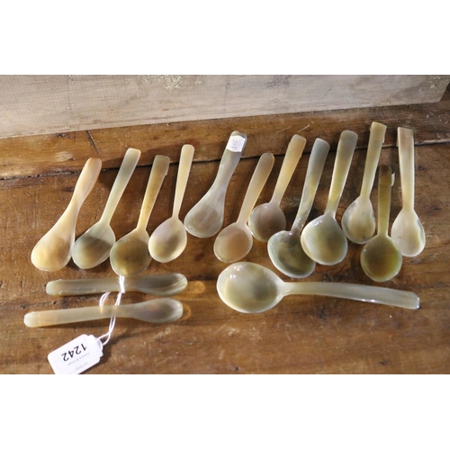1242 - A good array of horn spoons