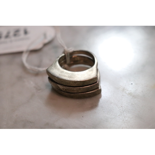 1275 - Three modernist silver rings (3)