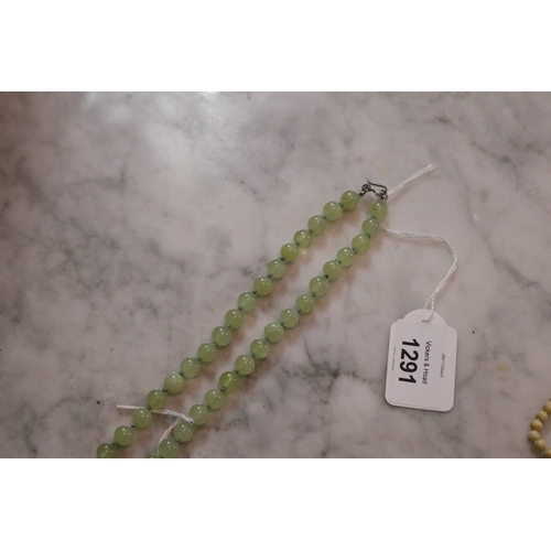 1291 - Pale green jade necklace