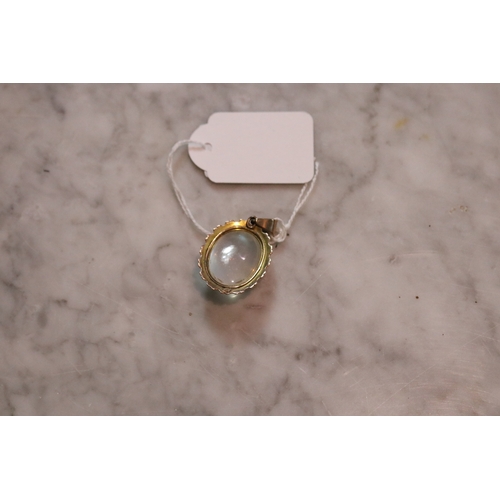 1295 - Moon stone set in a 9ct gold pendant