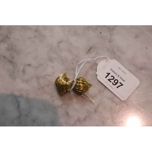 1297 - 18ct gold clip earrings