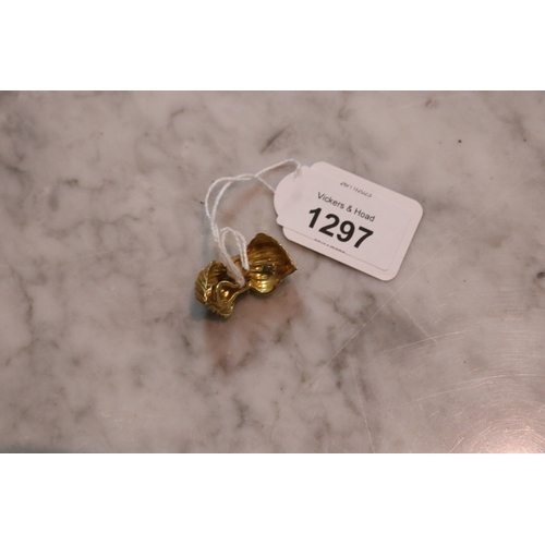 1297 - 18ct gold clip earrings