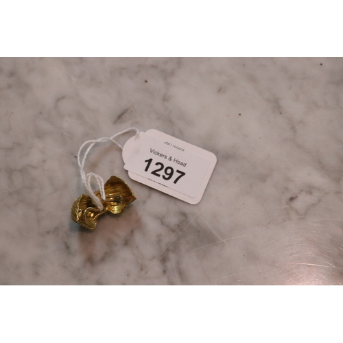 1297 - 18ct gold clip earrings