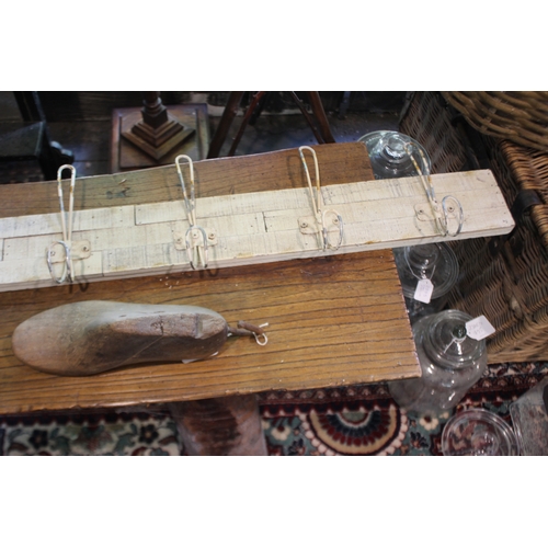 2578 - Six hook coat rack and a shoe last hook, approx 100cm W and smaller (2)