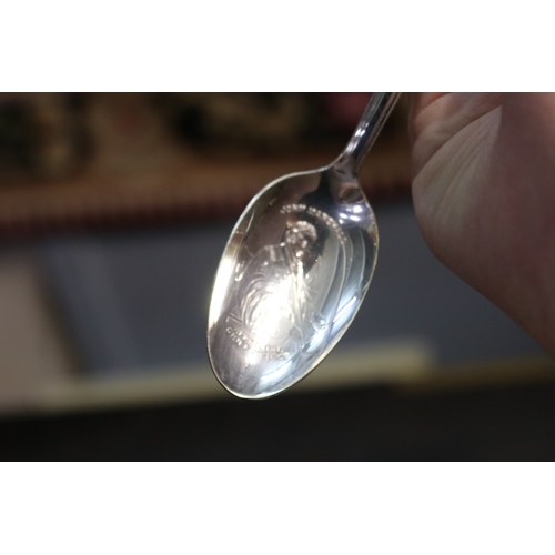 1331 - William Roger MGF Company, pair of spoons, depicting George Washington, Mount Vernon Virginia and th... 