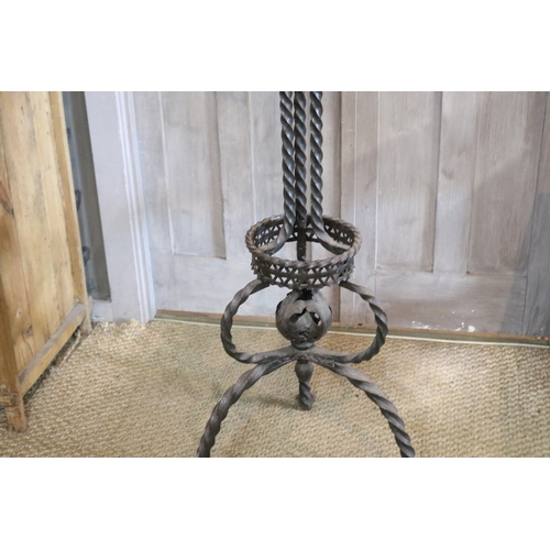 1737 - Impressive wrought iron tri form hat / coat rack, fluted twist iron frame work, with pierced top col... 