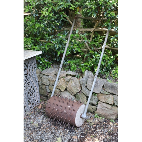 2046 - Old gal metal handle iron spike soil airier, approx 150cm H x 60cm W