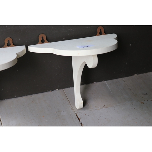 2621 - Pair of modern white painted wall brackets, 18cm H x 24cm W x 15cm D each  (2)