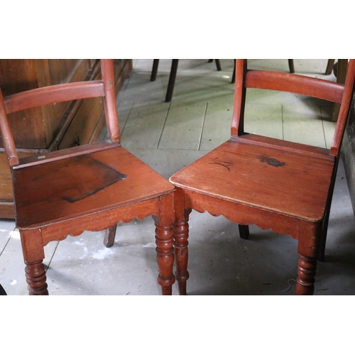 2647 - Pair of shaped spade back turned leg chairs (2)