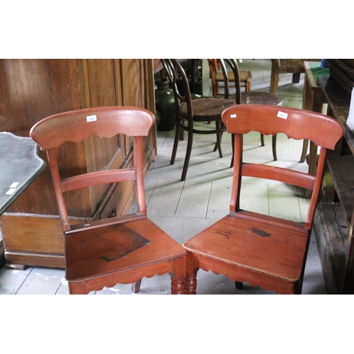 2647 - Pair of shaped spade back turned leg chairs (2)