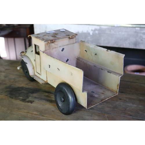 2705 - Decorative metal child's truck, approx 55cm L x 20cm W