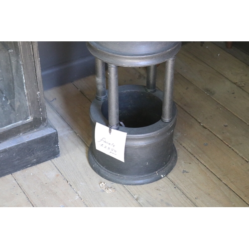 2761 - ERP of London decorative pot shape finial, approx 60cm H