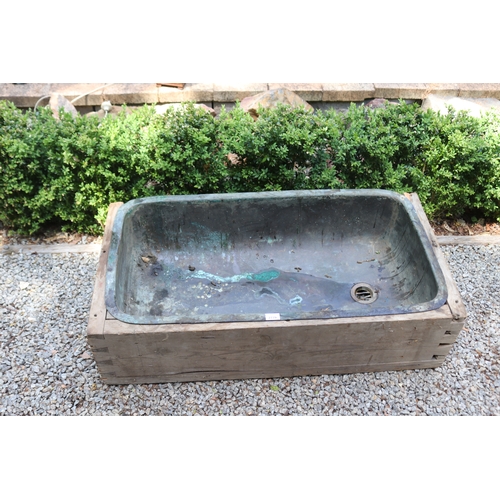 2779 - Antique heavy gauge copper sink with dove tailed pine surround, approx 94cm L x 54cm W x 27cm H