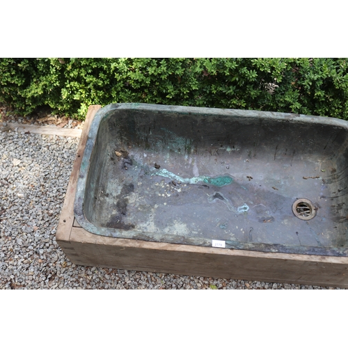 2779 - Antique heavy gauge copper sink with dove tailed pine surround, approx 94cm L x 54cm W x 27cm H