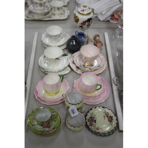 2266 - An array of cups & saucers