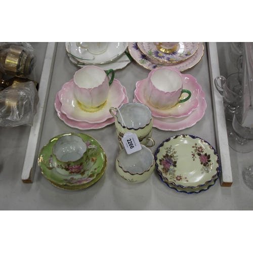 2266 - An array of cups & saucers