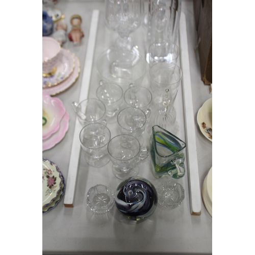 2267 - Lot of glassware to include antique & vintage, approx 30cm H and shorter