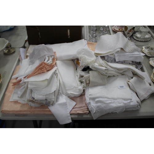 2283 - Large lot of linen etc