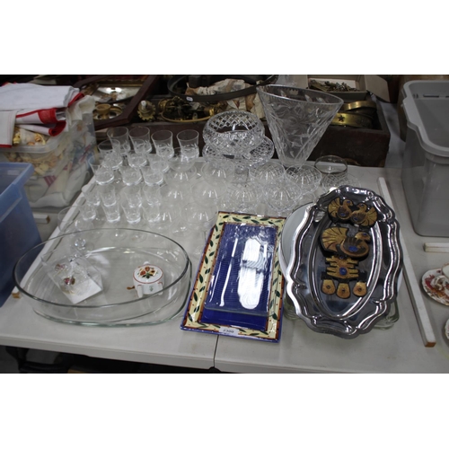 2300 - Assortment of items to include glassware, etc, approx 50cm W and smaller