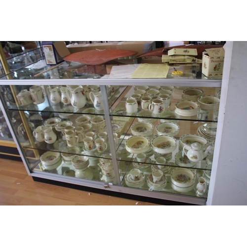 2360 - Low shop display cabinet, no lights, lock doesn't work, no keys, approx 101cm H x 180cm W x 80cm D