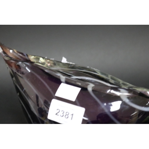 2381 - Modern glass vase in shell shape, approx 15cm H x 21cm W