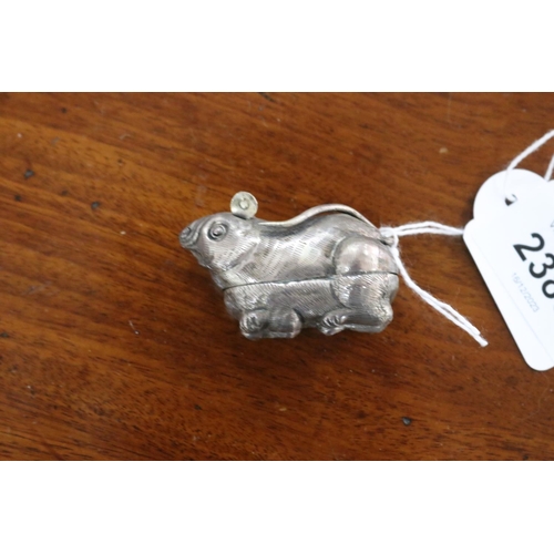 2389 - South East Asian silver box, in the shape of a mouse, approx 5cm L
